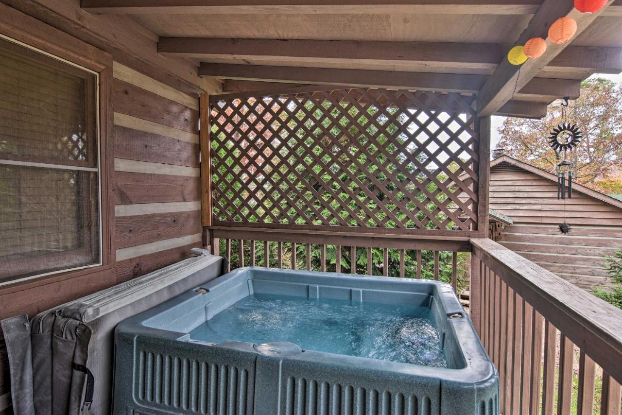 Cozy Cabin With Hot Tub And Smoky Mountain Views! Villa Bryson City Exterior photo